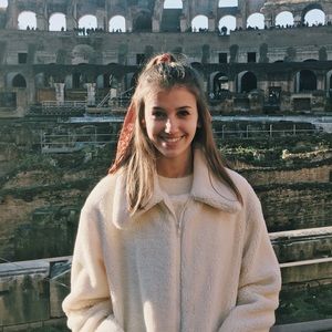 Meet your Posher, Liza